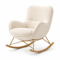 Fauteuil à bascule contemporain en tissu bouclé blanc cassé, métal doré et bois naturel, 95 × 78 × 92 cm
